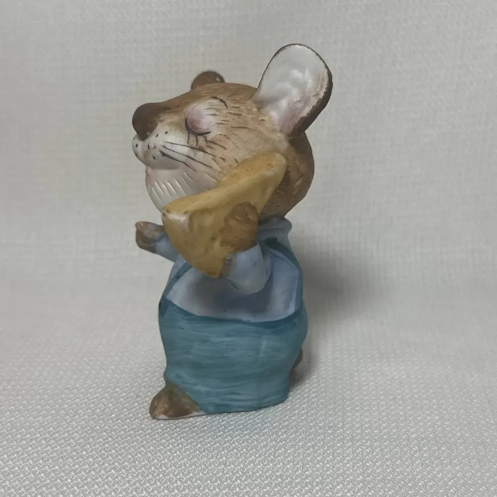 HOMCO Porcelain Figurine Mouse With Cheese No. 5601 3.5” Vintage